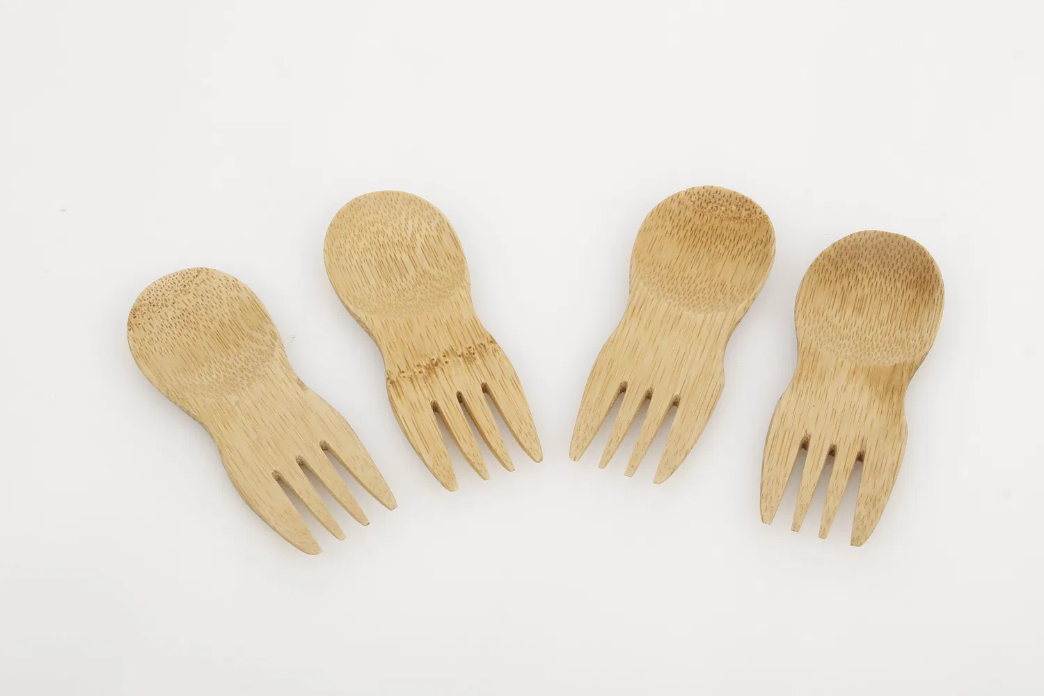 Spork de bambú natural de alta calidad.